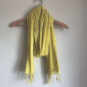 FREE🌿Basic yellow crinkle fringe scarf